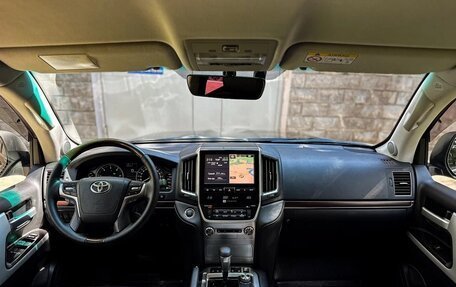 Toyota Land Cruiser 200, 2017 год, 6 199 000 рублей, 30 фотография