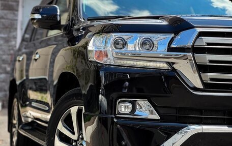 Toyota Land Cruiser 200, 2017 год, 6 199 000 рублей, 32 фотография