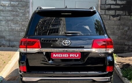 Toyota Land Cruiser 200, 2017 год, 6 199 000 рублей, 34 фотография