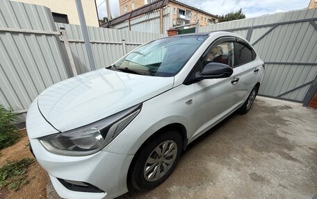 Hyundai Solaris II рестайлинг, 2018 год, 750 000 рублей, 2 фотография