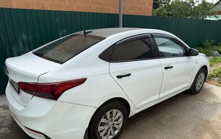 Hyundai Solaris II рестайлинг, 2018 год, 750 000 рублей, 4 фотография
