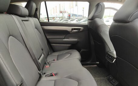 Toyota Highlander, 2025 год, 5 550 000 рублей, 24 фотография