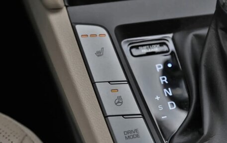 Hyundai Elantra VI рестайлинг, 2020 год, 1 600 000 рублей, 10 фотография