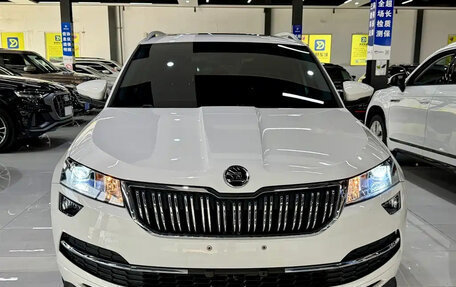 Skoda Karoq I, 2023 год, 2 300 000 рублей, 2 фотография