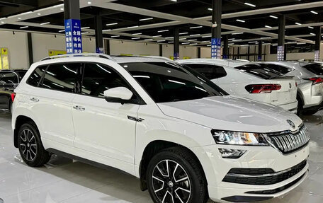 Skoda Karoq I, 2023 год, 2 300 000 рублей, 3 фотография