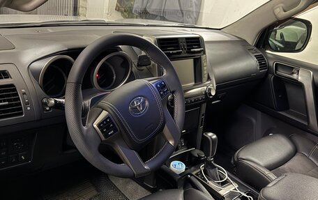 Toyota Land Cruiser Prado 150 рестайлинг 2, 2010 год, 2 600 000 рублей, 11 фотография