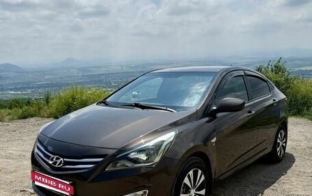 Hyundai Solaris II рестайлинг, 2016 год, 900 000 рублей, 3 фотография