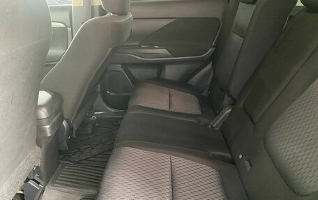 Mitsubishi Outlander III рестайлинг 3, 2013 год, 1 230 000 рублей, 18 фотография