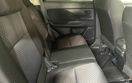 Mitsubishi Outlander III рестайлинг 3, 2013 год, 1 230 000 рублей, 19 фотография