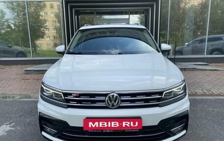 Volkswagen Tiguan II, 2020 год, 3 199 000 рублей, 2 фотография