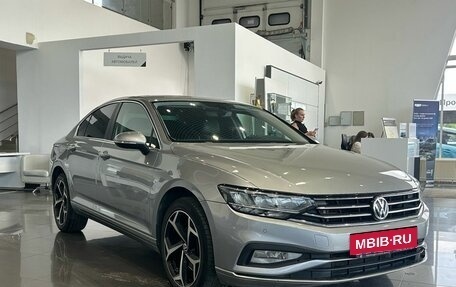 Volkswagen Passat B8 рестайлинг, 2020 год, 2 545 000 рублей, 2 фотография