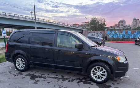 Chrysler Town & Country V рестайлинг, 2008 год, 750 000 рублей, 2 фотография