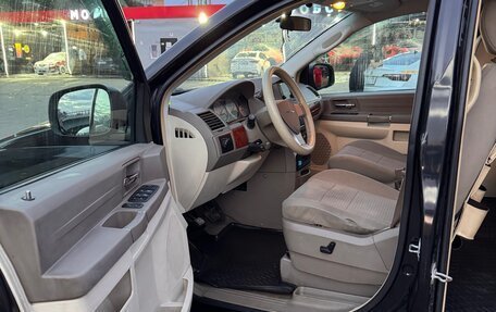 Chrysler Town & Country V рестайлинг, 2008 год, 750 000 рублей, 5 фотография