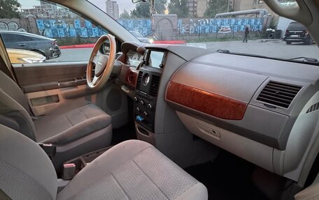 Chrysler Town & Country V рестайлинг, 2008 год, 750 000 рублей, 11 фотография