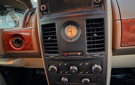 Chrysler Town & Country V рестайлинг, 2008 год, 750 000 рублей, 14 фотография