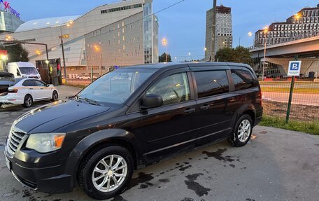 Chrysler Town & Country V рестайлинг, 2008 год, 750 000 рублей, 32 фотография