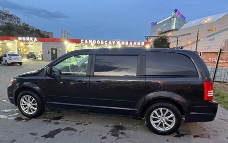 Chrysler Town & Country V рестайлинг, 2008 год, 750 000 рублей, 33 фотография