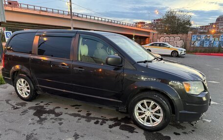 Chrysler Town & Country V рестайлинг, 2008 год, 750 000 рублей, 38 фотография