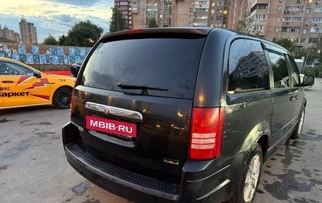 Chrysler Town & Country V рестайлинг, 2008 год, 750 000 рублей, 36 фотография