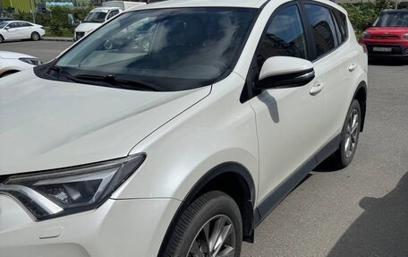 Toyota RAV4, 2017 год, 2 300 000 рублей, 3 фотография