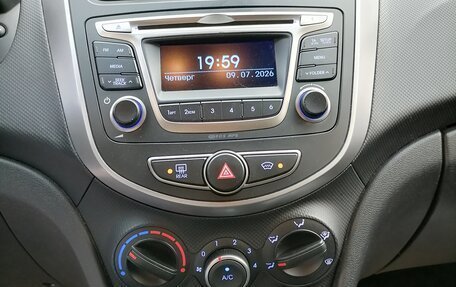 Hyundai Solaris II рестайлинг, 2015 год, 1 100 000 рублей, 16 фотография
