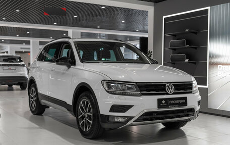 Volkswagen Tiguan II, 2020 год, 2 395 000 рублей, 2 фотография