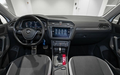Volkswagen Tiguan II, 2020 год, 2 395 000 рублей, 8 фотография