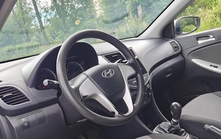 Hyundai Solaris II рестайлинг, 2012 год, 475 000 рублей, 13 фотография