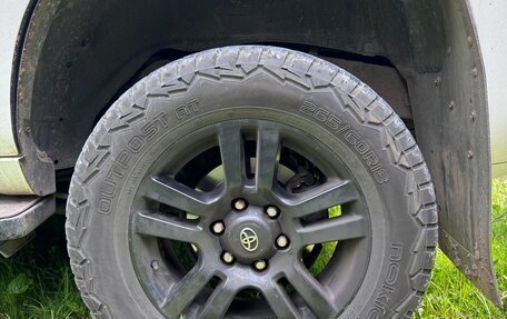 Toyota Land Cruiser Prado 150 рестайлинг 2, 2010 год, 2 600 000 рублей, 8 фотография