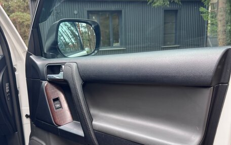 Toyota Land Cruiser Prado 150 рестайлинг 2, 2010 год, 2 600 000 рублей, 10 фотография