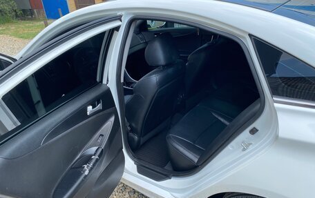 Hyundai Sonata VI, 2011 год, 1 100 000 рублей, 8 фотография