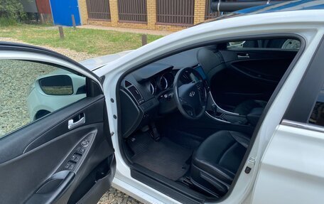 Hyundai Sonata VI, 2011 год, 1 100 000 рублей, 7 фотография