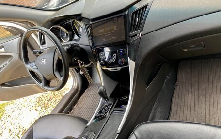 Hyundai Sonata VI, 2011 год, 1 100 000 рублей, 11 фотография