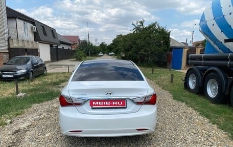 Hyundai Sonata VI, 2011 год, 1 100 000 рублей, 5 фотография