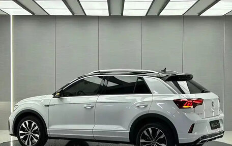 Volkswagen T-Roc I, 2023 год, 2 300 000 рублей, 3 фотография