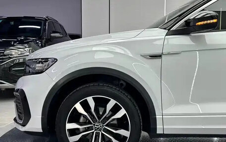 Volkswagen T-Roc I, 2023 год, 2 300 000 рублей, 7 фотография
