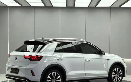 Volkswagen T-Roc I, 2023 год, 2 300 000 рублей, 5 фотография