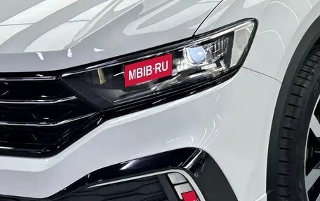 Volkswagen T-Roc I, 2023 год, 2 300 000 рублей, 6 фотография