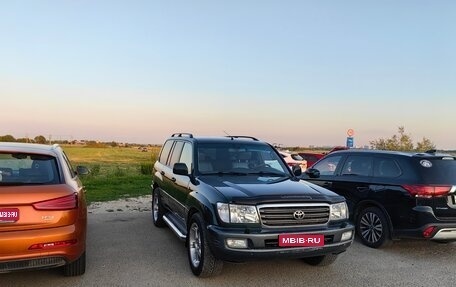 Toyota Land Cruiser 100 рестайлинг 2, 2005 год, 2 700 000 рублей, 1 фотография