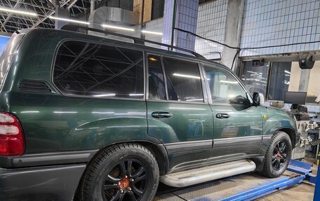 Toyota Land Cruiser 100 рестайлинг 2, 2005 год, 2 700 000 рублей, 2 фотография