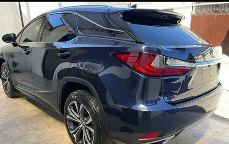 Lexus RX IV рестайлинг, 2022 год, 5 000 000 рублей, 3 фотография