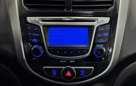 Hyundai Solaris II рестайлинг, 2012 год, 850 000 рублей, 10 фотография