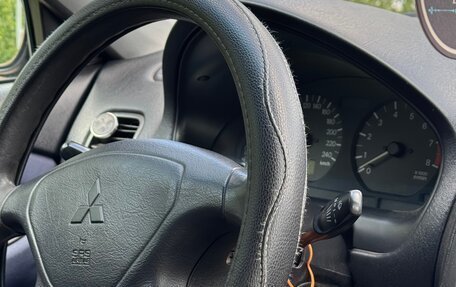 Mitsubishi Carisma I, 2002 год, 300 000 рублей, 15 фотография