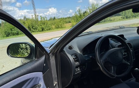 Mitsubishi Carisma I, 2002 год, 300 000 рублей, 20 фотография
