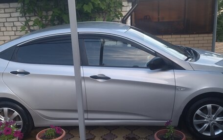 Hyundai Solaris II рестайлинг, 2012 год, 700 000 рублей, 4 фотография