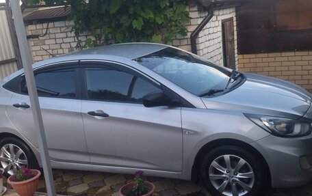 Hyundai Solaris II рестайлинг, 2012 год, 700 000 рублей, 5 фотография