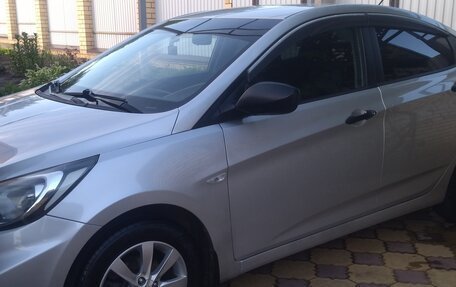 Hyundai Solaris II рестайлинг, 2012 год, 700 000 рублей, 6 фотография
