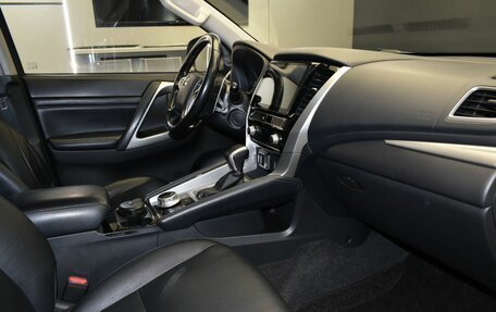 Mitsubishi Pajero Sport III рестайлинг, 2020 год, 3 527 000 рублей, 10 фотография