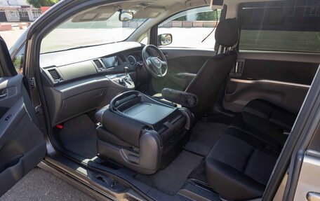 Toyota ISis I, 2010 год, 850 000 рублей, 8 фотография