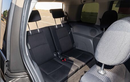 Toyota ISis I, 2010 год, 850 000 рублей, 11 фотография
